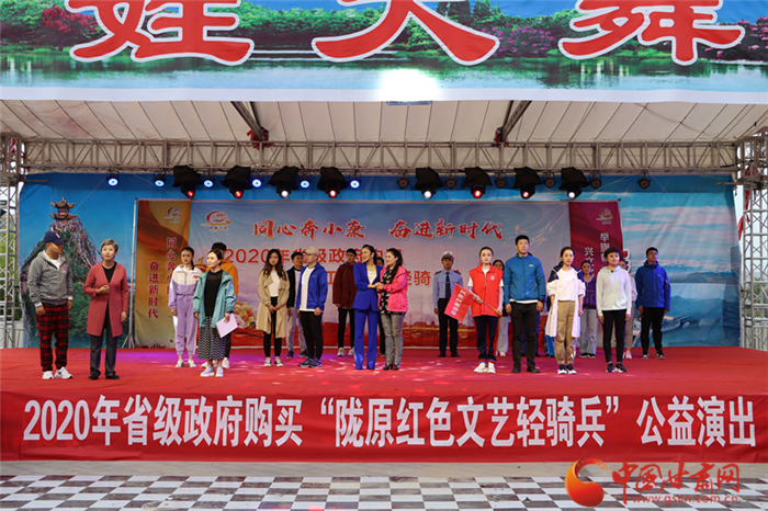 基层公益惠民演出提振凯发k8百姓脱贫攻坚“精气神儿”