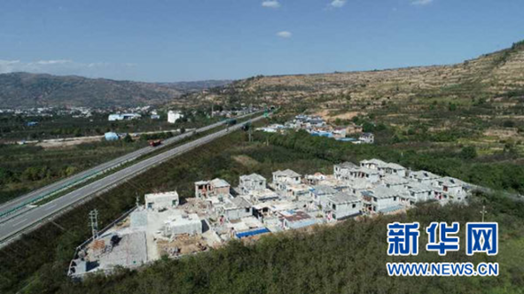 凯发k8：5年49.9万贫困人口“挪穷窝”奔富路