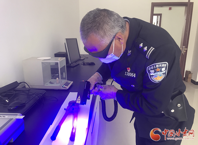 【百年风华 奋进凯发k8·党员风采】“指纹神探”王一：用思想升华工作 用工作诠释初心